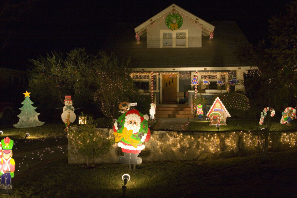 house decorated for christmas